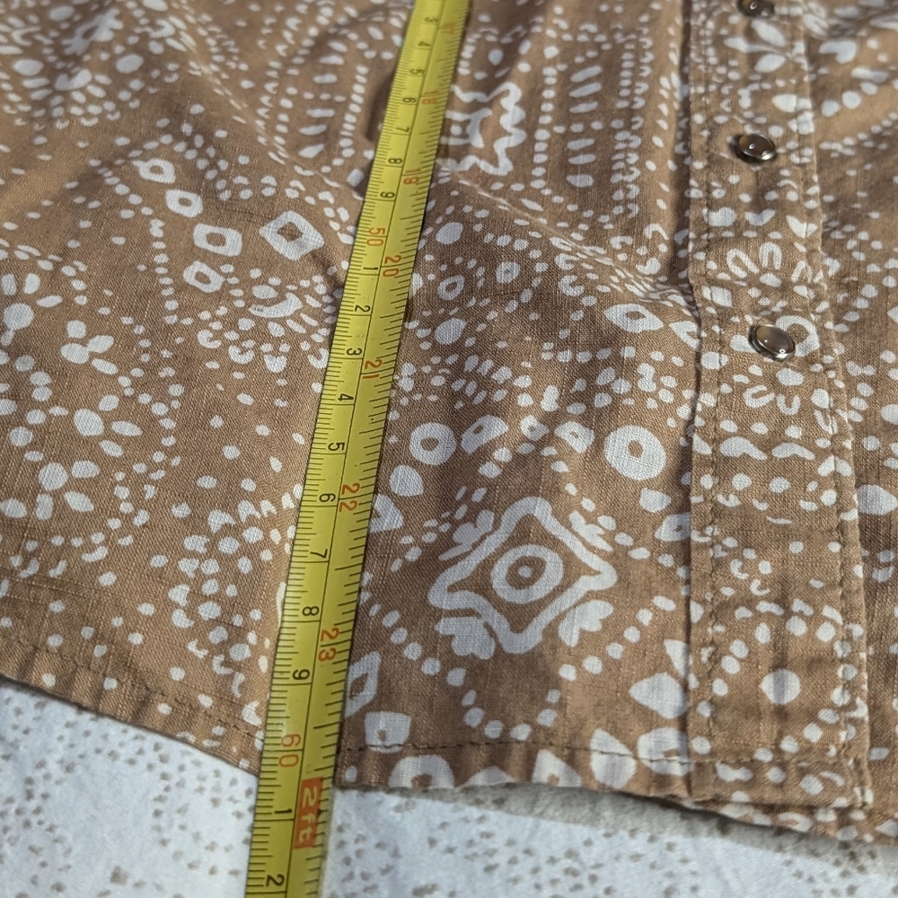 Columbia PL paisley tan/white pearl snap collared button down top - Picture 4 of 6